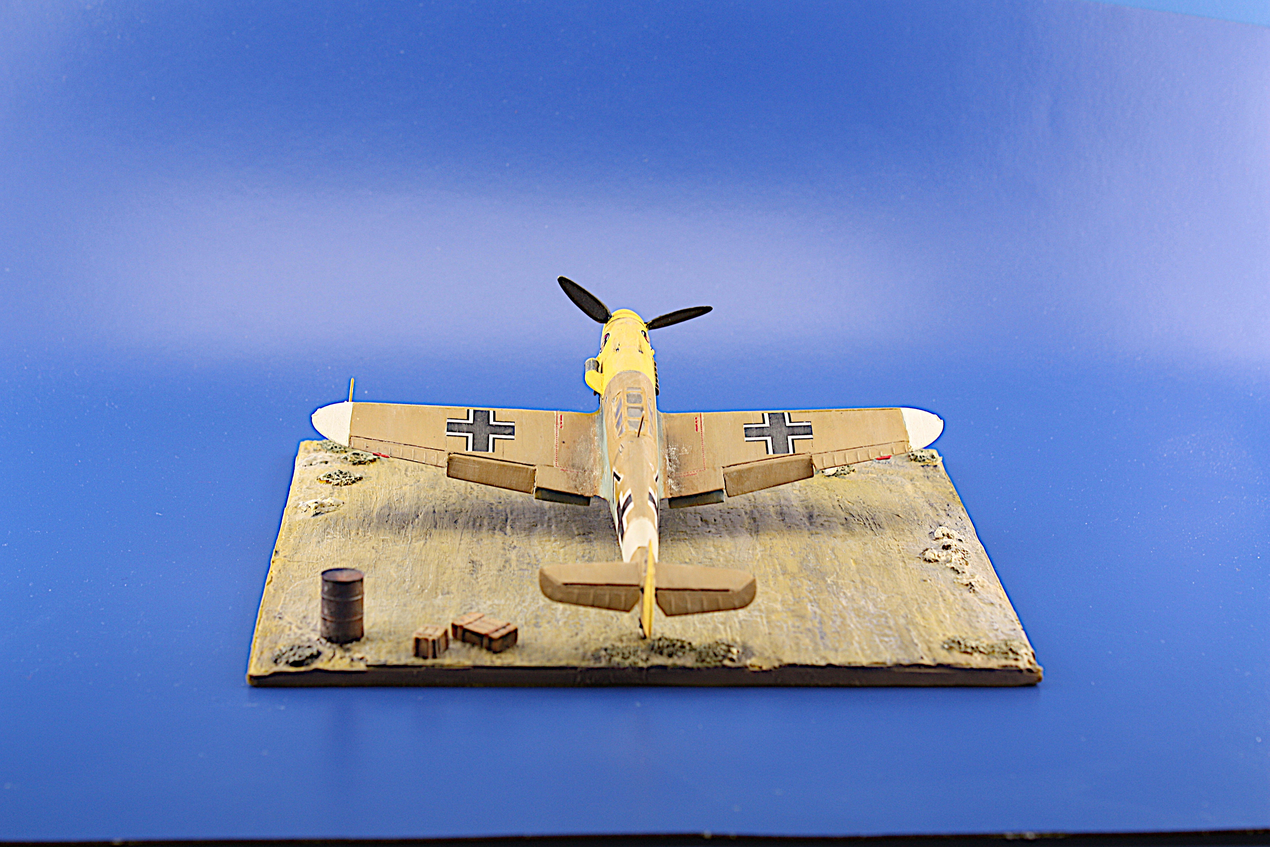 1:72  Redog Airplane model kit dispaly base - Desert field - d24