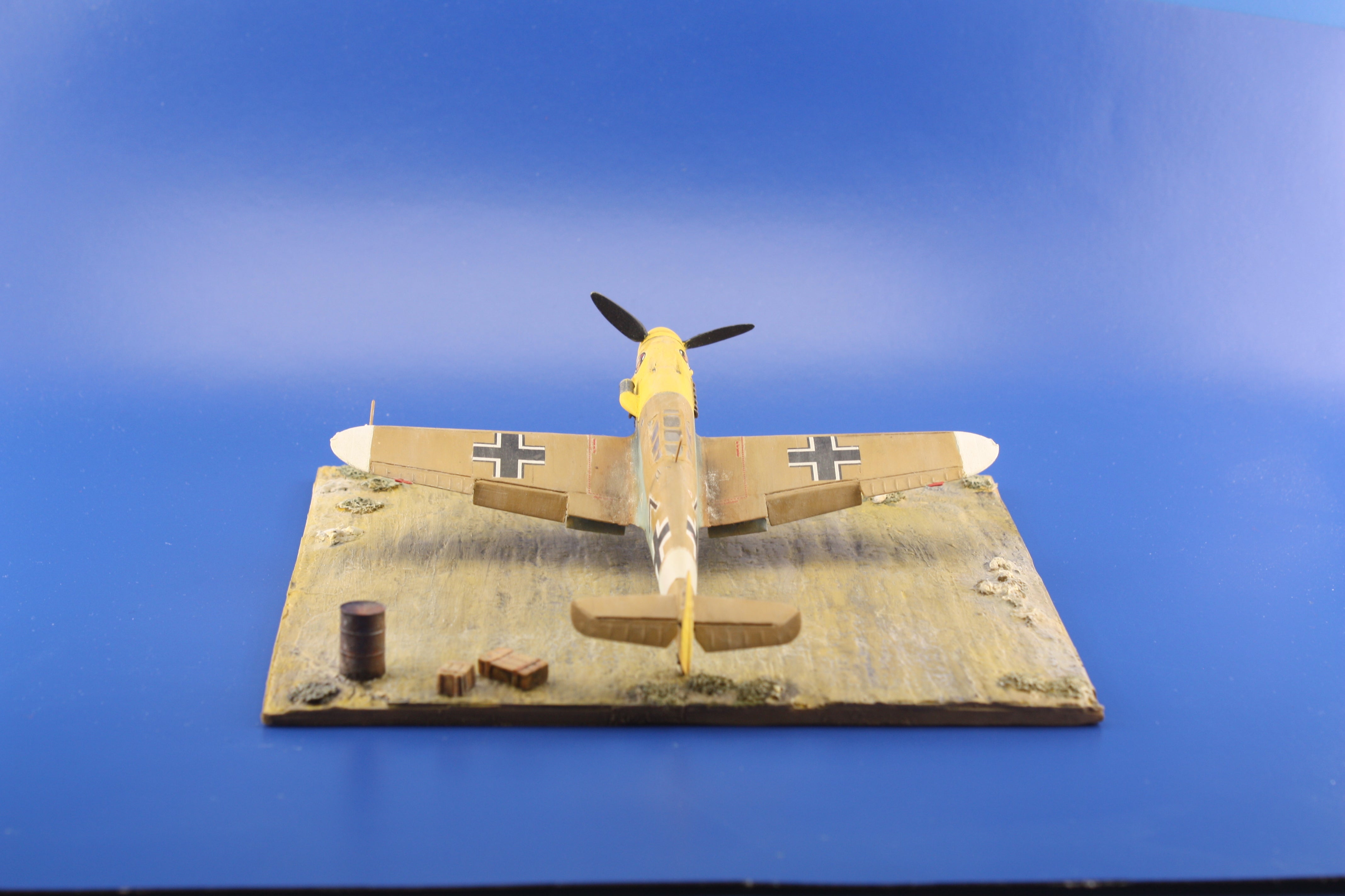 1:72  Redog Airplane model kit dispaly base - Desert field - d24
