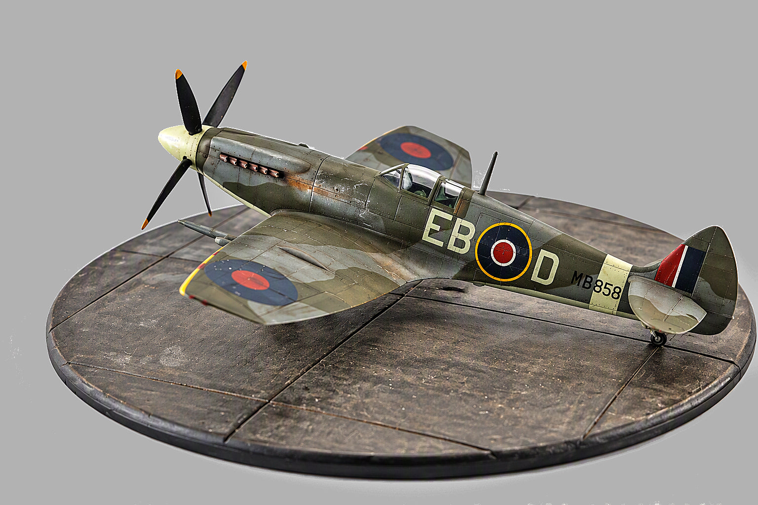 1:72 Redog -  Round Resin Display Base For Scale Models  - d26